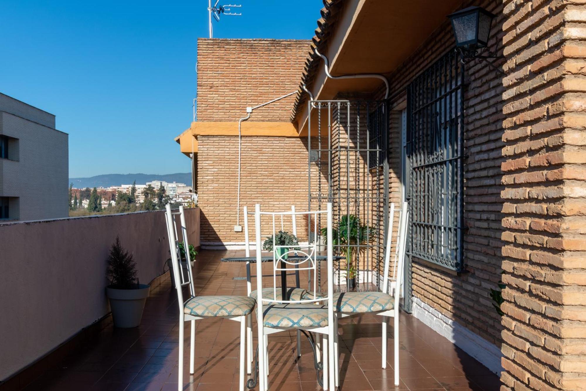 Atico Puente Parking Gratuito Apartment *